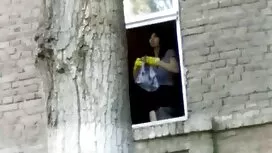 Він дивитись порно в ...