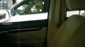 Чорна дівчина дивити ...