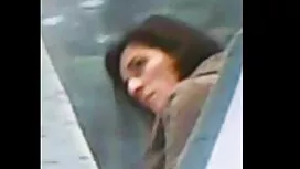 Азіатка піднімає пор ...